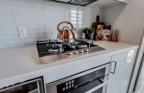 Connaught Apartamento | Calgary Tower View | Mins to Saddledome| Pool |Gym