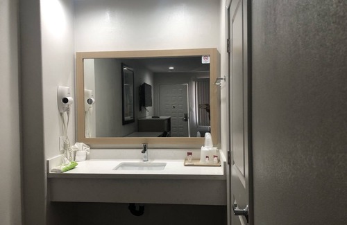 Harbor Hotel | Cali Inn