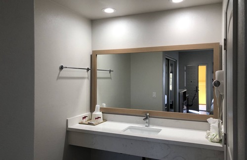 Harbor Hotel | Cali Inn