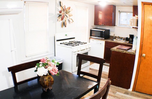 Marshall-Shadeland Apartamento | California Ave Quarters–Updated 2BR Near Downtown