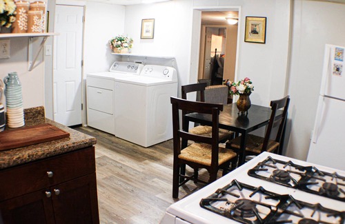 Marshall-Shadeland Apartamento | California Ave Quarters–Updated 2BR Near Downtown