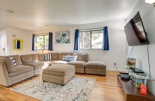 Nevada City Cabaña | California Cottage w/ Kayaks & Deck, Walk to Lake!