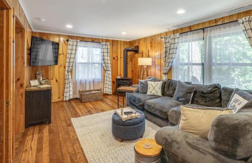 Long Barn Casa | California Mountain Cabin with Lake Access and Deck!