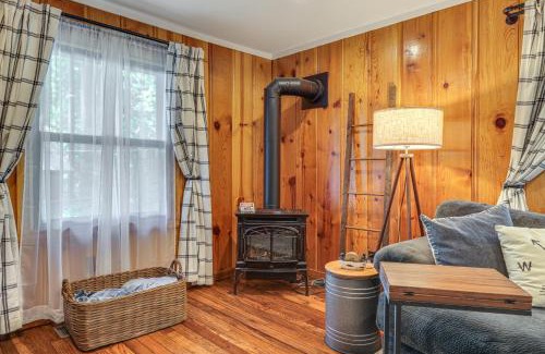 Long Barn Casa | California Mountain Cabin with Lake Access and Deck!