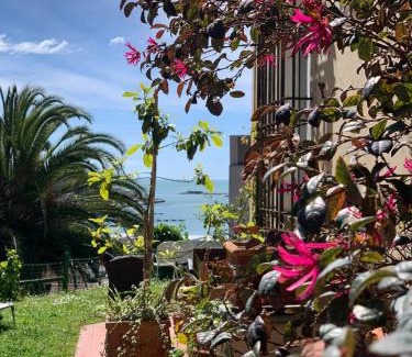 La Spezia Cama Y Desayuno | Caligo B&B stanza privata in villa d'epoca con giardino e vista mare
