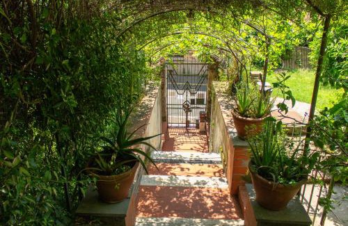 La Spezia Cama Y Desayuno | Caligo B&B stanza privata in villa d'epoca con giardino e vista mare