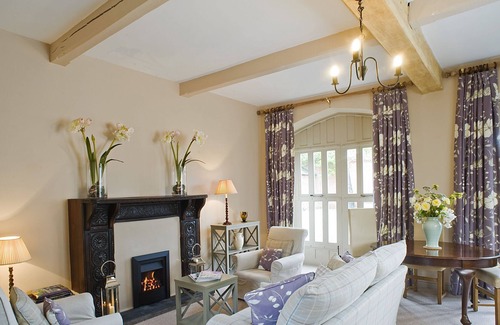 Whitchurch Cabaña | Callander Cottage es una propiedad amplia y luminosa con una paleta de colores relajantes.