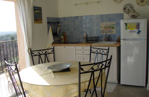 Callian Apartamento | CALLIAN - MARCO DE ENCANTADOR PARA ESTE BONITO ESTUDIO