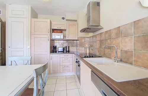 Callian Apartamento | Callian: Apartamento seguro cerca del lago, se admiten mascotas
