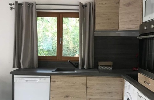 Callian Apartamento | Callian, "La Bastide du Baou" Studio 2 "Les Rosiers" en el campo.