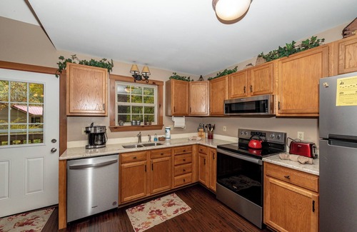 Townsend Cabina | Calling all Golf players! This home is located in a golf course community.