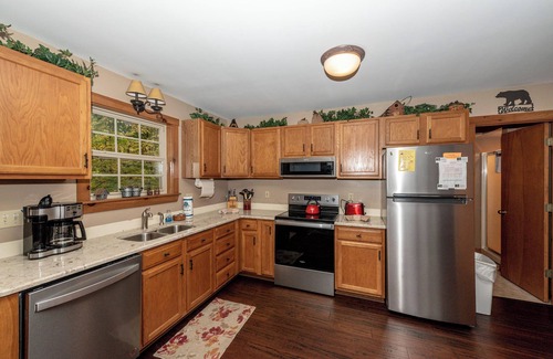 Townsend Cabina | Calling all Golf players! This home is located in a golf course community.