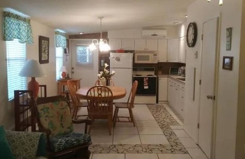 Holiday Casa | Calling all Snowbirds! PRIME location! Nov - Apr