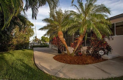 Pine Island Center Casa | Calling Waters-Gulf access w/dock, pool and HT.