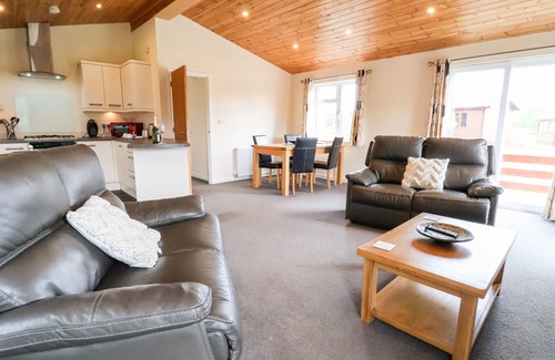 Upper Battlefield Cabaña | Callow LODGE 2, acepte mascotas en Beaconsfield Holiday Park, Ref 918109