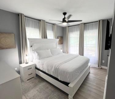 Sylvan Hills Casa | Calm 4BR-3BA 10 min DT Airport by LSP Homes