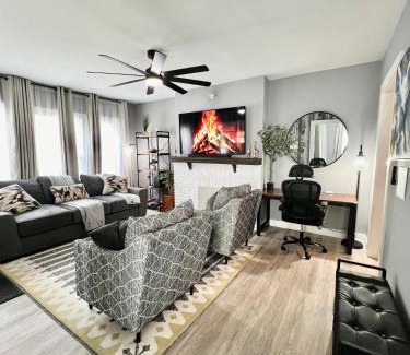 Sylvan Hills Casa | Calm 4BR-3BA 10 min DT Airport by LSP Homes