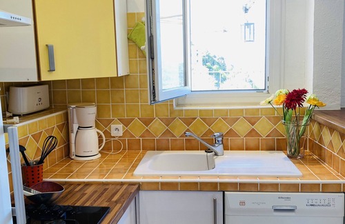 Belgodere Apartamento | Calma y autenticidad con una vista panorámica en el corazón de un pueblo corso