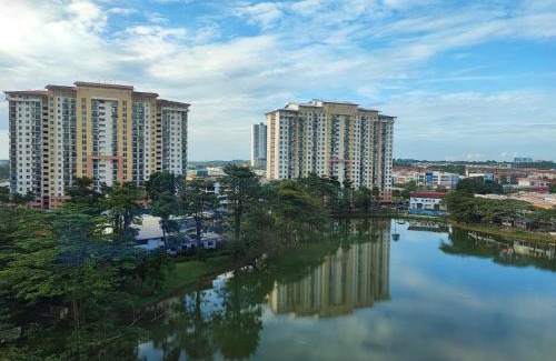 Taman Mount Austin Apartamento | Calm and Peaceful Lake View Mount Austin Apartment