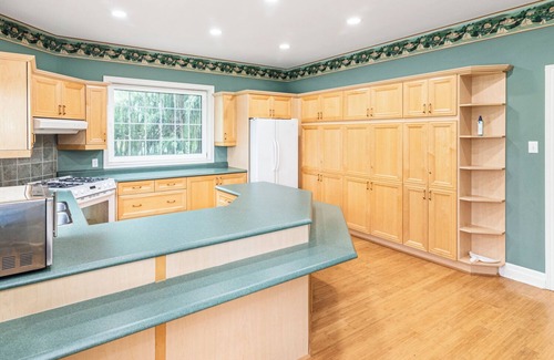 Hamilton Casa | Calm and Rustic Countryside Cottage/Farmhouse Retreat for Groups – Sleeps 13