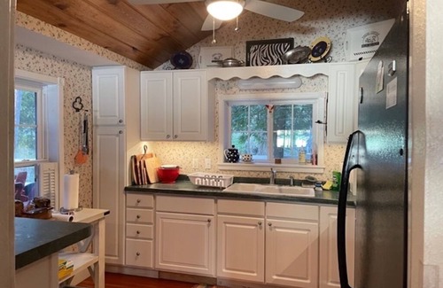 Pickerel Casa | Calm Bay Cottage