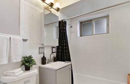 Arlington Heights Apartamento | Cozy 1BR Apartment in Arlington Heights
