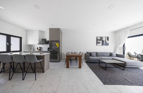 Ponton Condominio | Calm & Cozy 2-Bedroom Island Retreat at Ponton Paradise 2 by Bocobay