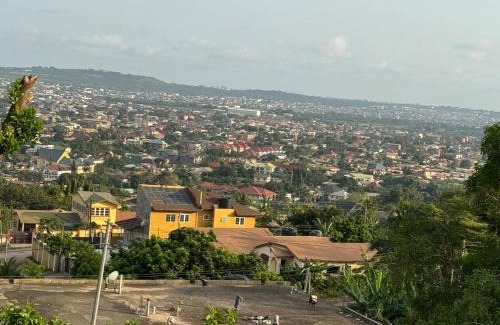 North Legon Apartamento | Calm Hillside Swimming Pool Villa Apartment