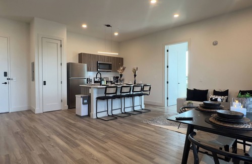 East Orange Apartamento | Calm Oasis! 2bath & Sleeps 10 by train - 1 FREE Park
