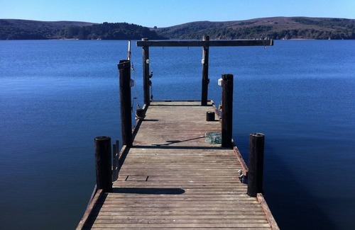 Marshall Casa | Tranquilidad en la bahía en Marin - Renovado Waterfront Home