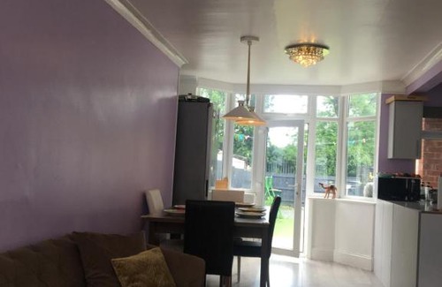 Coventry Casa | Calm residential house