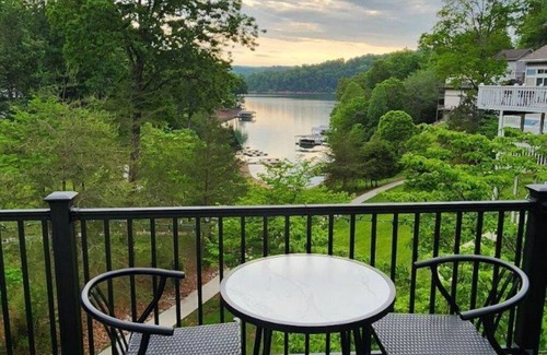 La Follette Casa | Calm Water Cove: Remodeled Lakefront Home in Deerfield with Boat Slip, Sleeps 10