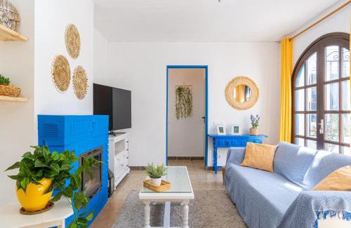 Vilafortuny Casa | Calma Azul - 3BR - Terrace & Beach - AC WiFi - 8 Guests