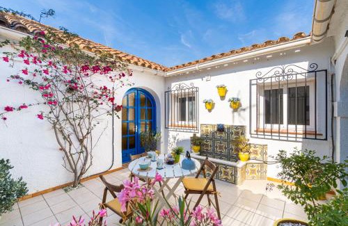 Vilafortuny Casa | Calma Azul - 3BR - Terrace & Beach - AC WiFi - 8 Guests