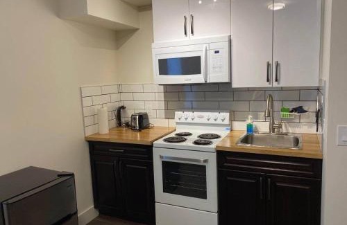 North Central Edmonton Apartamento | Calming 1bedroom Units With Balcony And City View