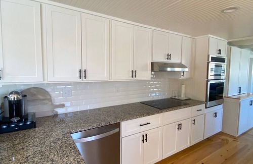 Bayside Cabaña | Calming Bayside Cottage with Water Views