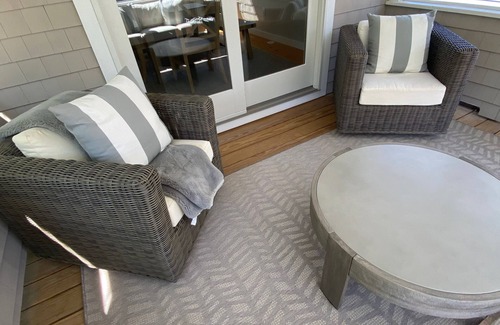 Bayside Cabaña | Calming Bayside Cottage with Water Views