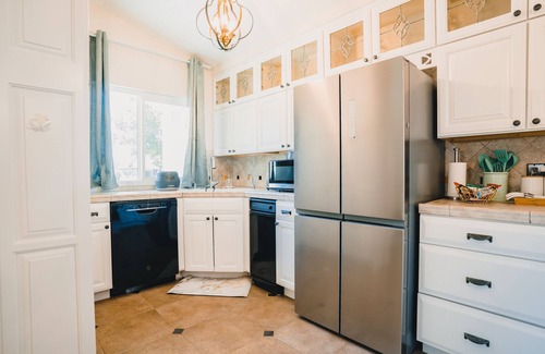 South Natomas Casa | Calming Coastal Oasis 3-bed 2-bath near central Sacramento, EV charger