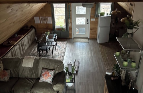 Franklin County Apartamento | Calming lake front studio that is newly renovated with travelers needs in mind.