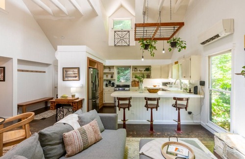 Sylva Casa | Calming Tree House - Pet Friendly Mountain Hideaway