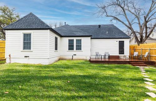 Arlington Heights Casa | Calmont Urban Farmhouse