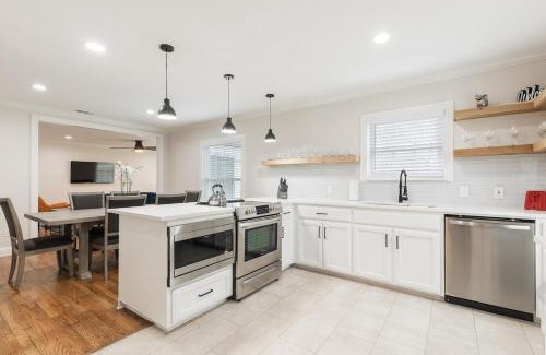 Arlington Heights Casa | Calmont Urban Farmhouse