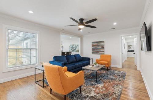 Arlington Heights Casa | Calmont Urban Farmhouse