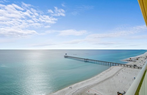 Panama City Beach Condominio | Calypso Beach Resort by Panhandle Getaways