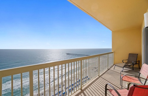Panama City Beach Condominio | Calypso Beach Resort by Panhandle Getaways