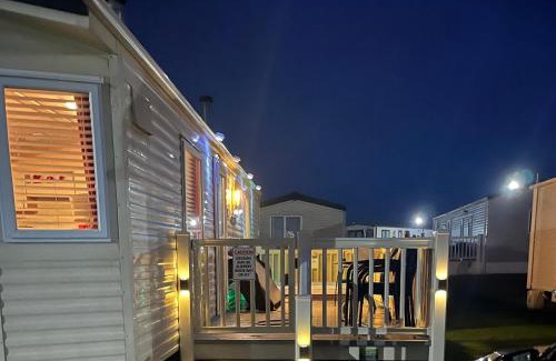 Tattershall Cabina | Calypso Hot Tub Breaks Tattershall Lakes Pet Friendly