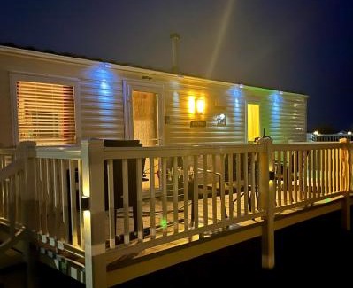 Tattershall Cabina | Calypso Hot Tub Breaks Tattershall Lakes Pet Friendly