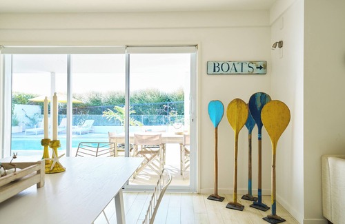 Ostend Villa | Calypso pool Villa Waiheke Island