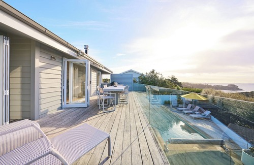 Ostend Villa | Calypso pool Villa Waiheke Island