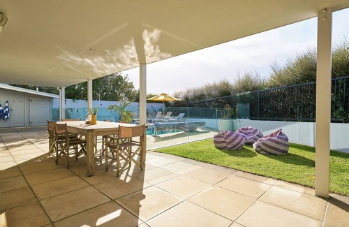 Ostend Villa | Calypso pool Villa Waiheke Island